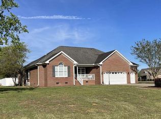 102 Edgebrook Dr, Pikeville, NC 27863