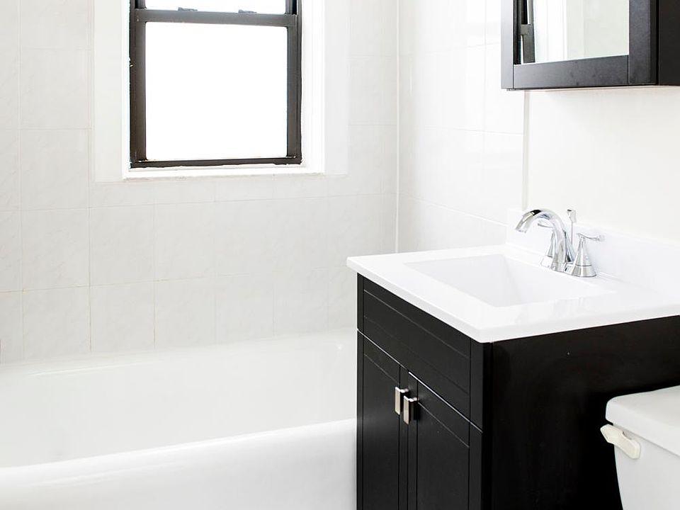 1st image of 3819-3823 N Greenview Ave #1S