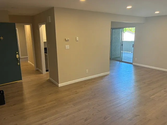 2 bed, 968 sqft, $3,100 — Photo 2