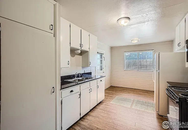 1308 Castlerock Dr — Photo 5