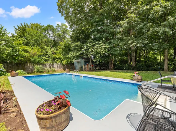 283 Bonnycastle Dr, Frankfort, KY 40601