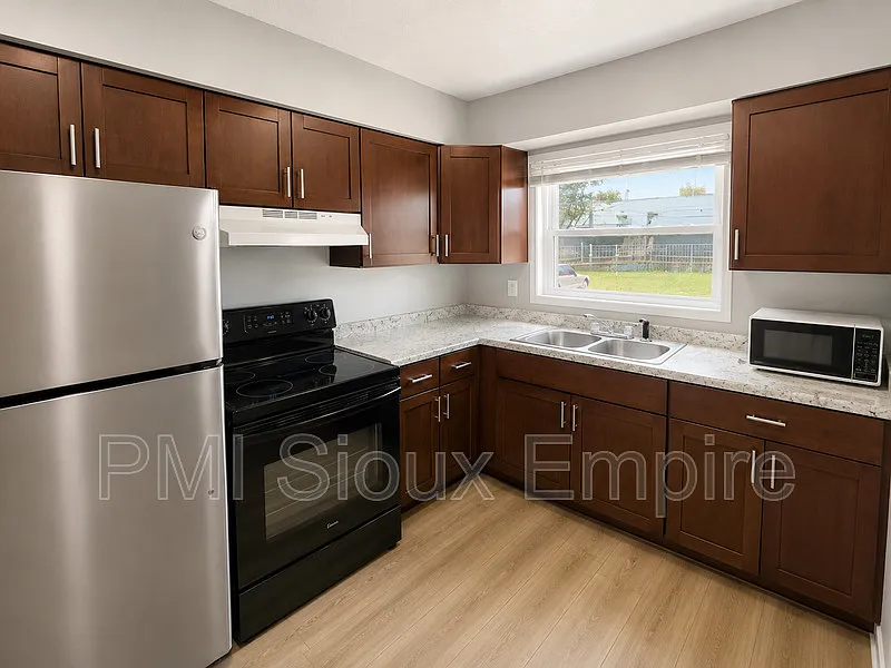 2 bed, 1.0 bath, 900 sqft, $925 — Photo 2