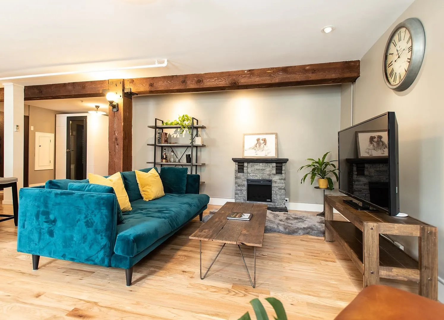 Spacious Loft Condo in Historical Carlton Court! Private Entrance, 1 Bed 1 Bath with Washer & Dry... — Photo 4