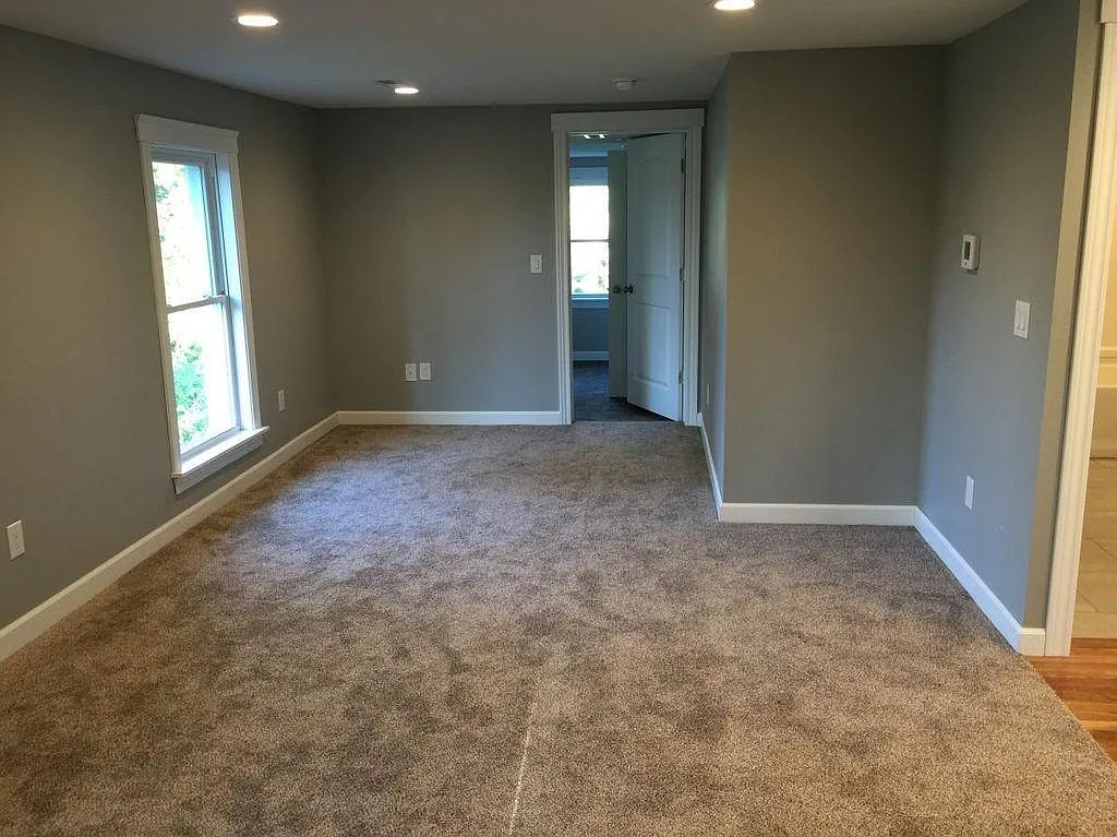 1090 Mount Pleasant St — Photo 4