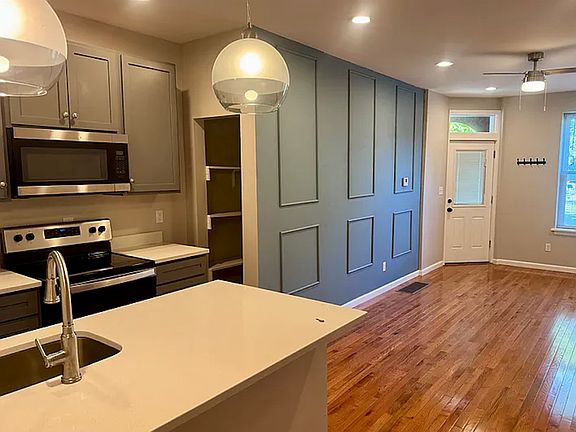 4th image of 4414 Swan Ave #B