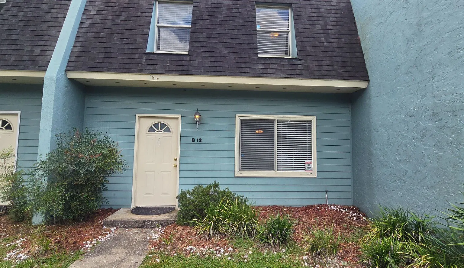 3 bedroom/ 2.5 Bath in Cricket Club — Photo 1