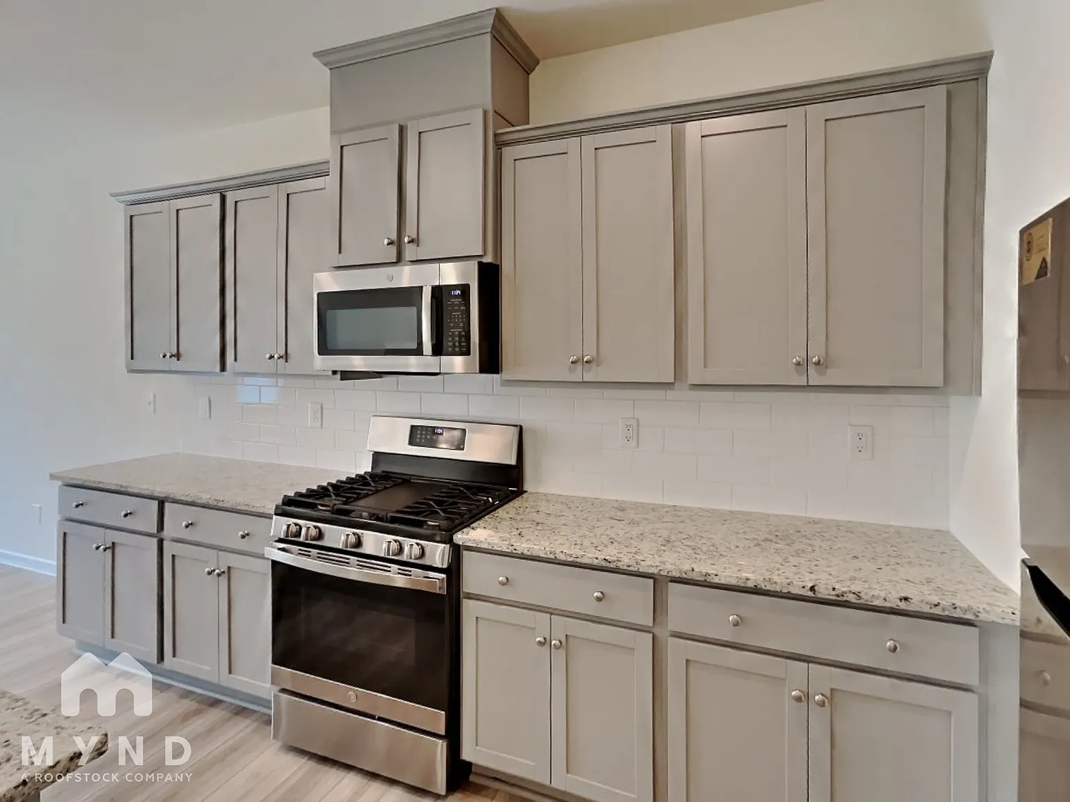 3 bed, 2.5 bath, 1688 sqft, $2,015 — Photo 4