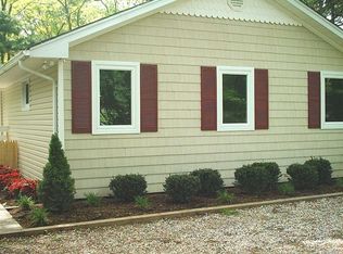 4 Seaman Neck Rd, Dix Hills, NY 11746