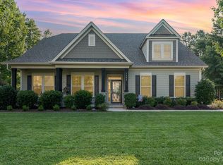 1305 Vickery Dr, Matthews, NC 28104