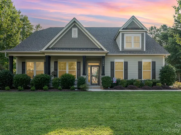 1305 Vickery Dr, Matthews, NC 28104