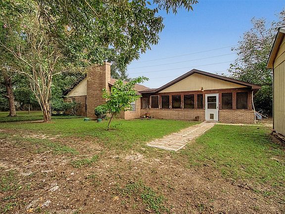 3rd image of 6556 Golden Oaks Dr
