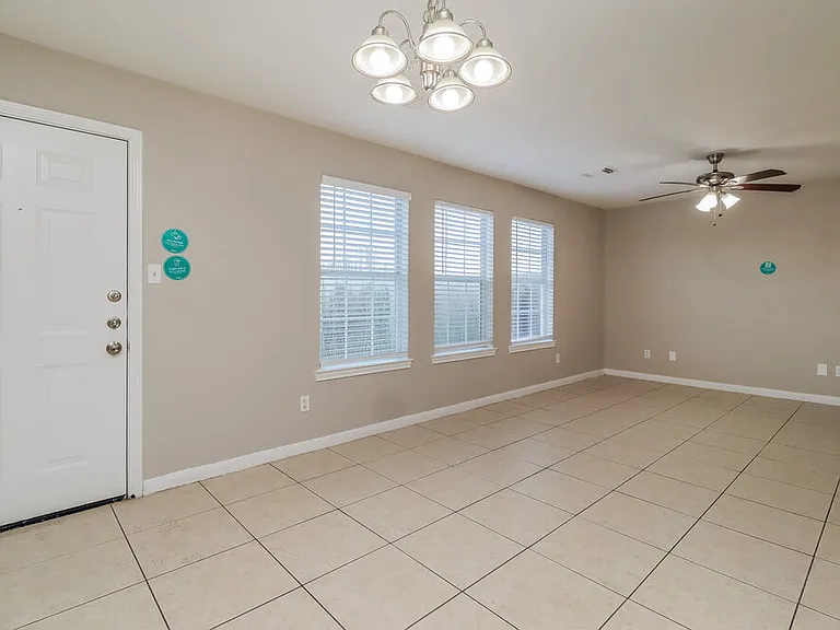 4946 N Cancun Dr — Photo 6