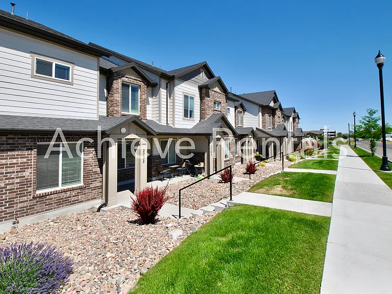 2038 N 380 E — Photo 1