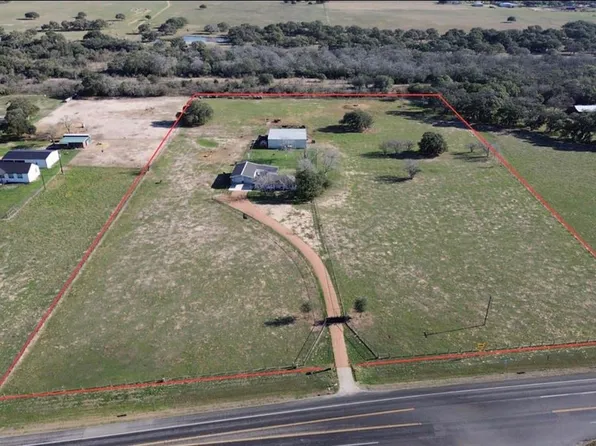 8652 State Highway 111 E, Yoakum, TX 77995
