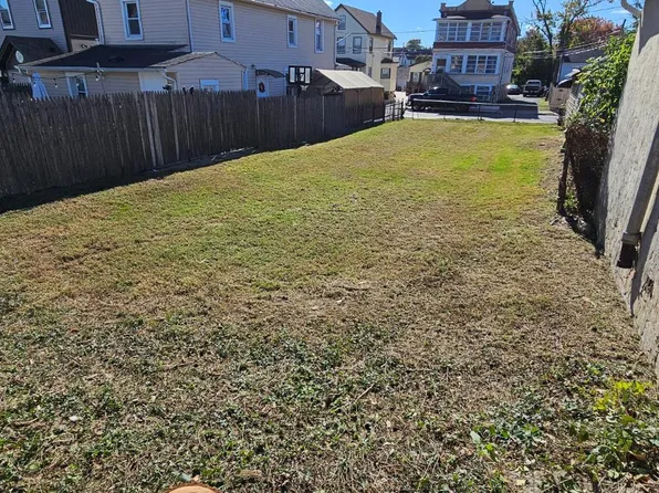 15 Henry St, South River, NJ 08882