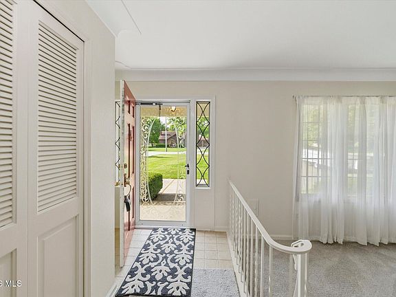 3rd image of 4055 Pickle Rd