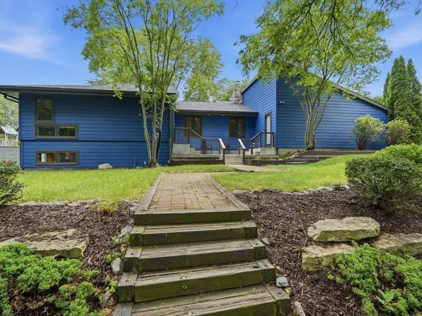 6805 Harvest Hill Rd, Madison, WI 53717