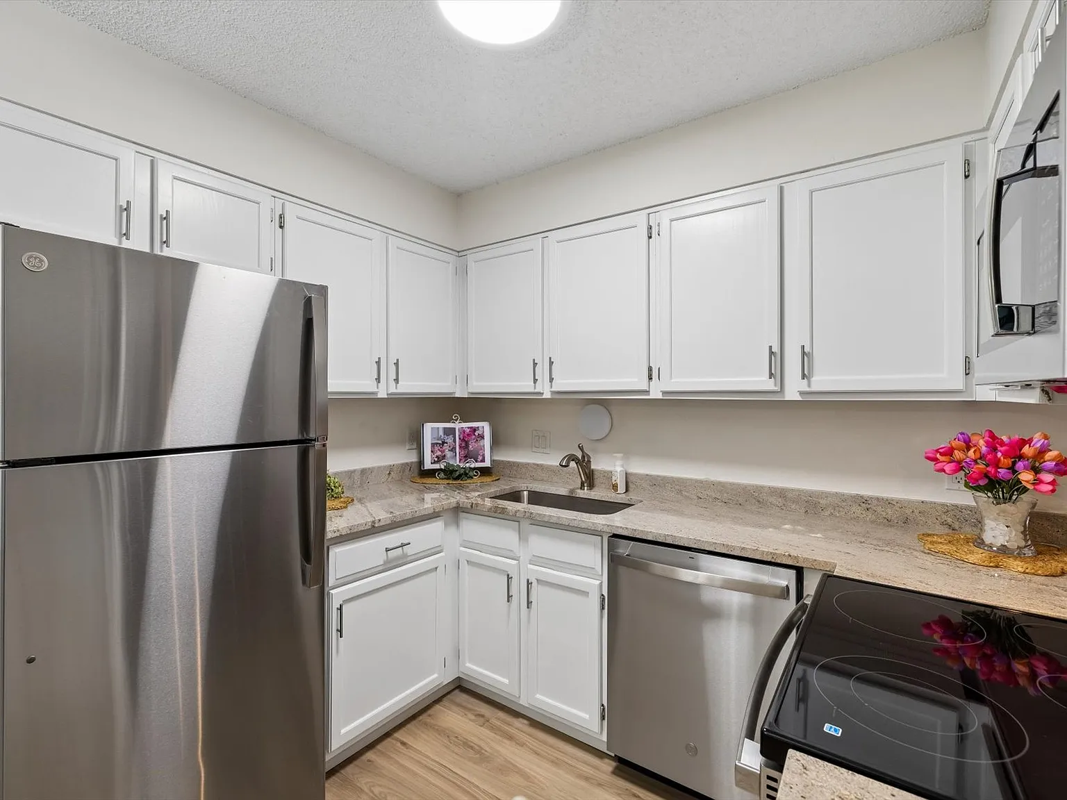 1 bed, 813 sqft, $1,500 — Photo 4