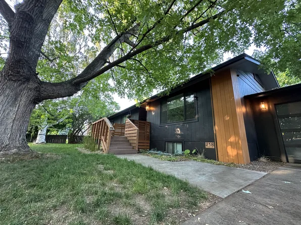 218 NE Ash Ave, College Place, WA 99324