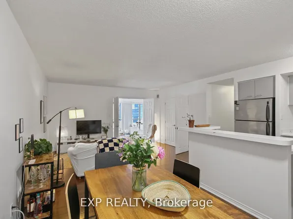 25 The Esplanade #808, Toronto, ON M5E 1W5
