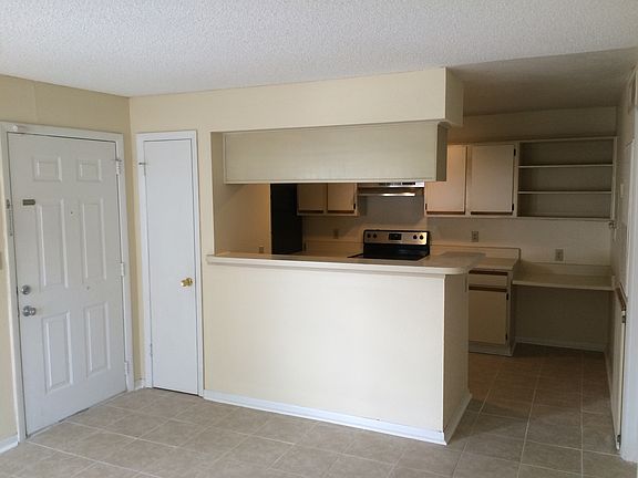 4th image of 4225 Thornbriar Ln APT O203