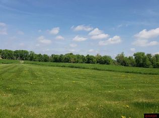 1012 Lakeview Rd, Lake Crystal, MN 56055