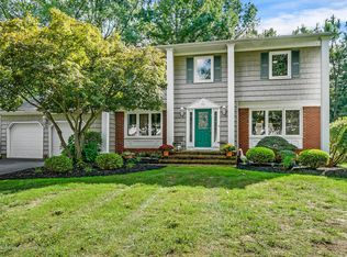 12 Sandybrook Rd, Manalapan, NJ 07726