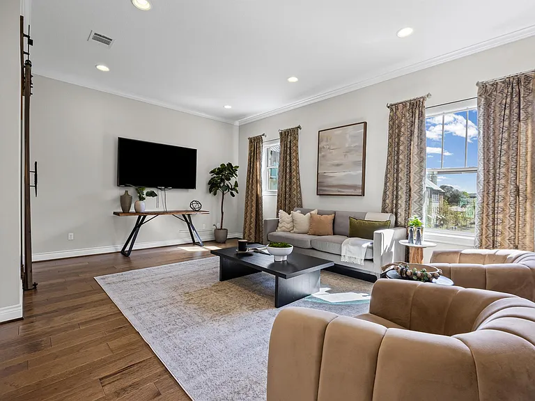 1112 Highknoll Ln #B — Photo 4