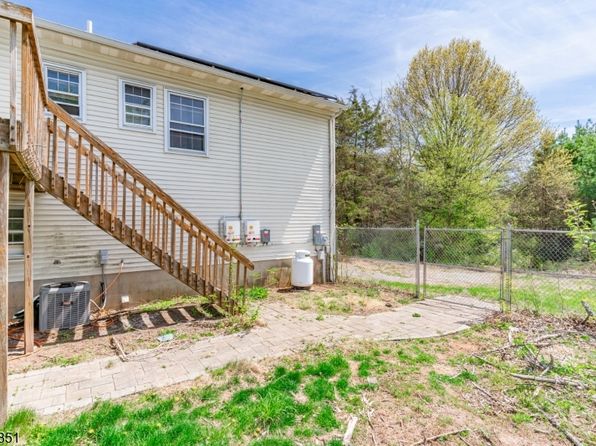 1 Mountain View Ct, Clinton Twp., NJ 08833