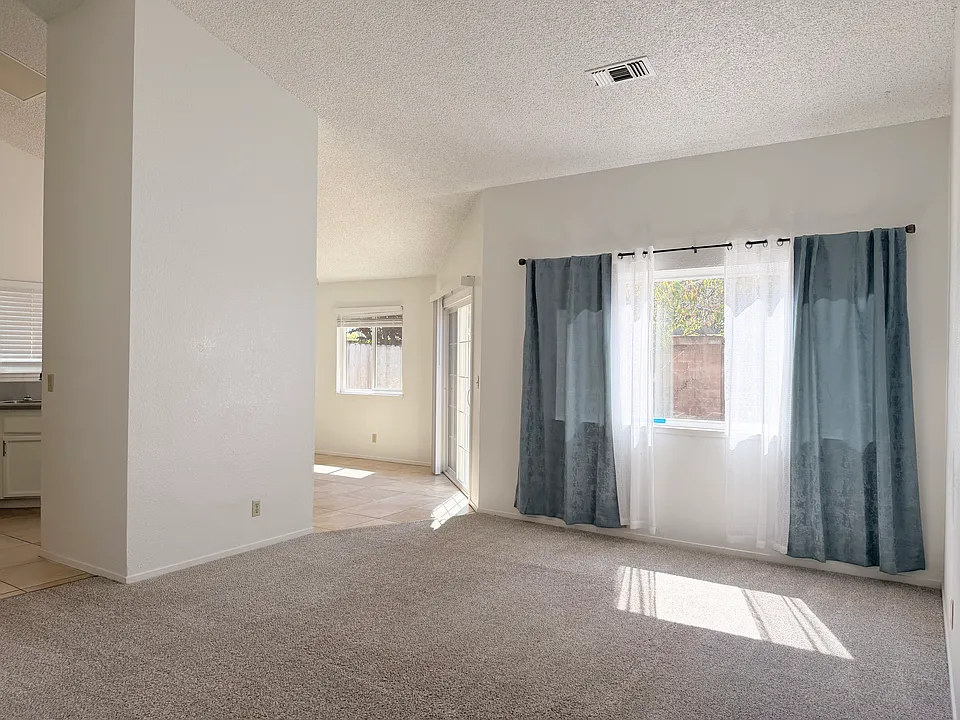 950 Spyglass Ct