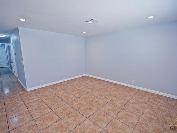 2nd image of 911 Sandra Dr