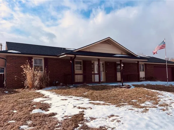 1406 Tamara Dr, Saint Joseph, MO 64506