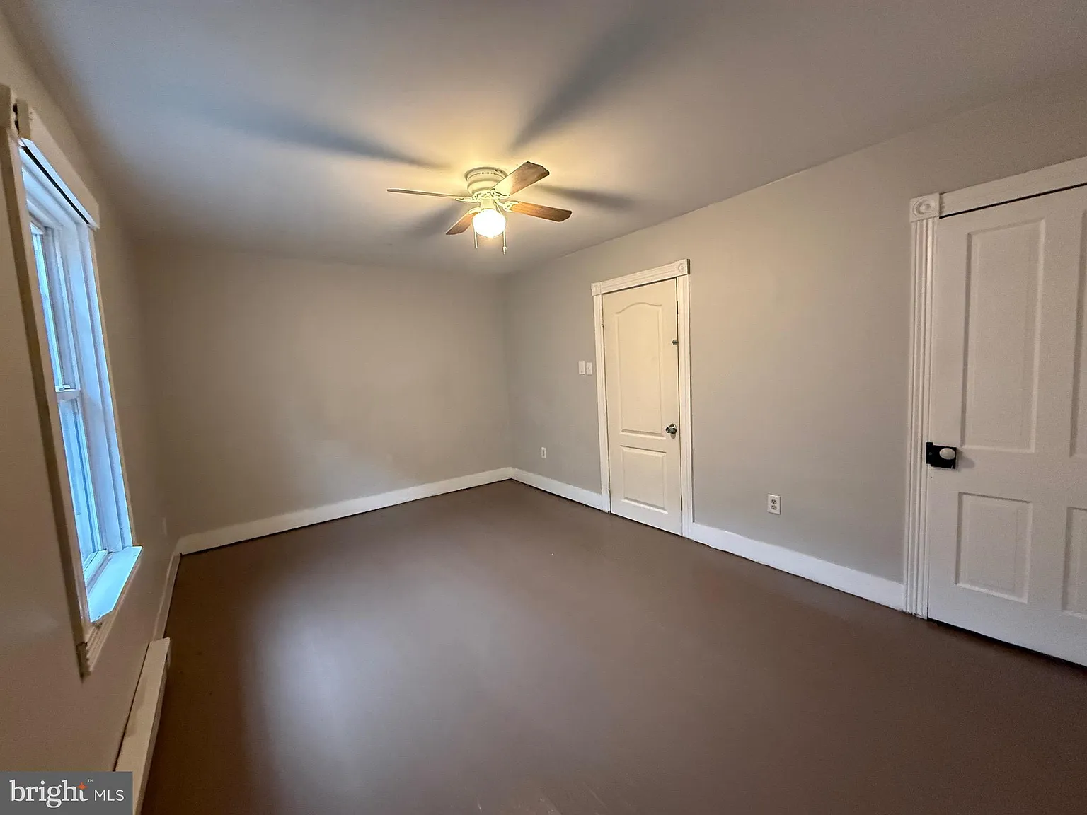 3 bed, 1.0 bath, 2794 sqft, $1,875 — Photo 3
