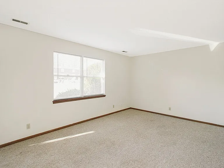1207 Spurgeon Ct — Photo 2