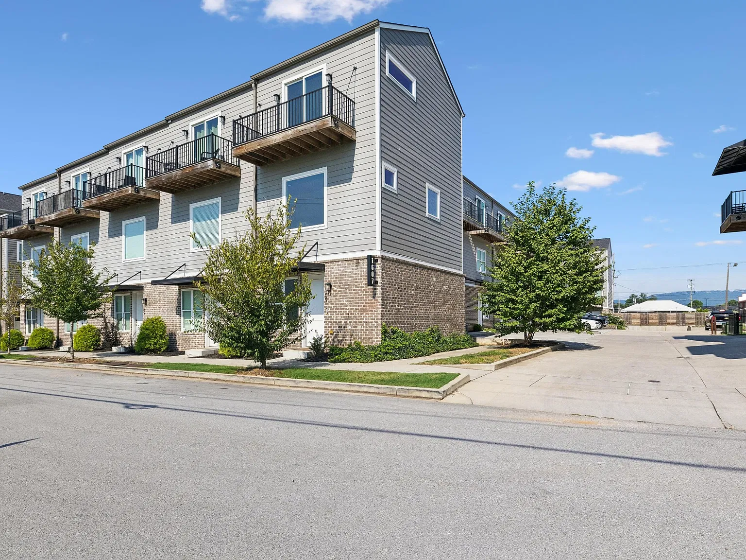 1 bed, 1.5 bath, 1173 sqft, $1,500 — Photo 3