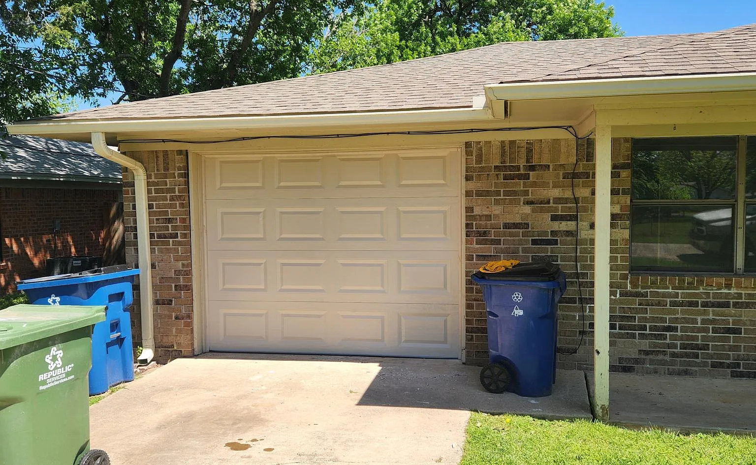 2 bed, 1000 sqft, $1,610 — Photo 1