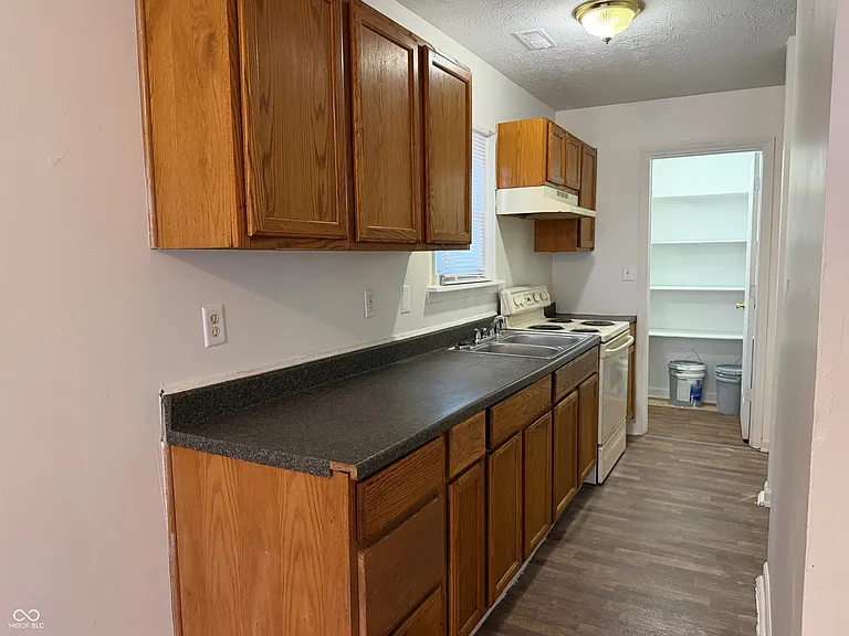 4930 Elliott Ave — Photo 8