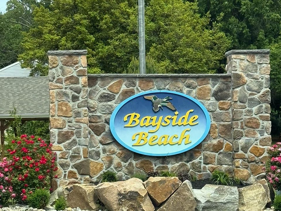 2nd image of 2150 1/2 Lake Dr