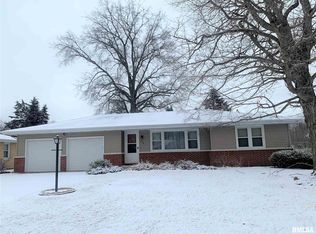 406 Sherwood Park Rd, Washington, IL 61571