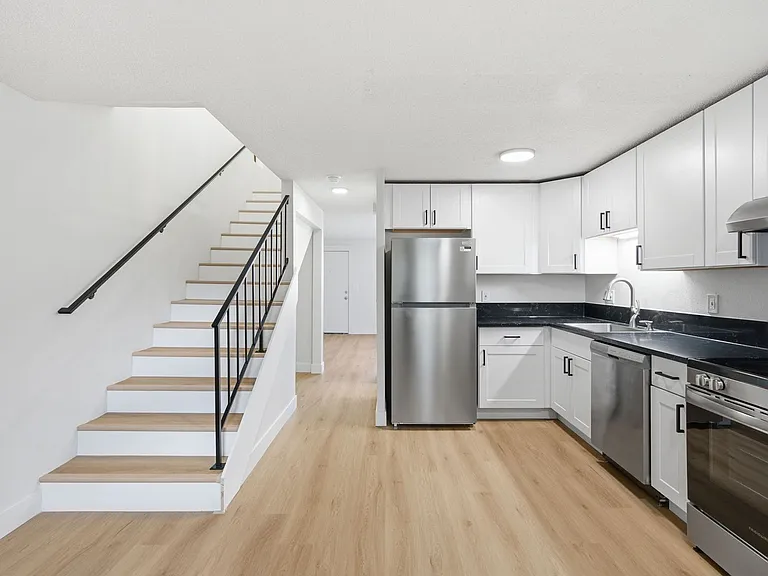 Rolling Hills Townhouses — Photo 37