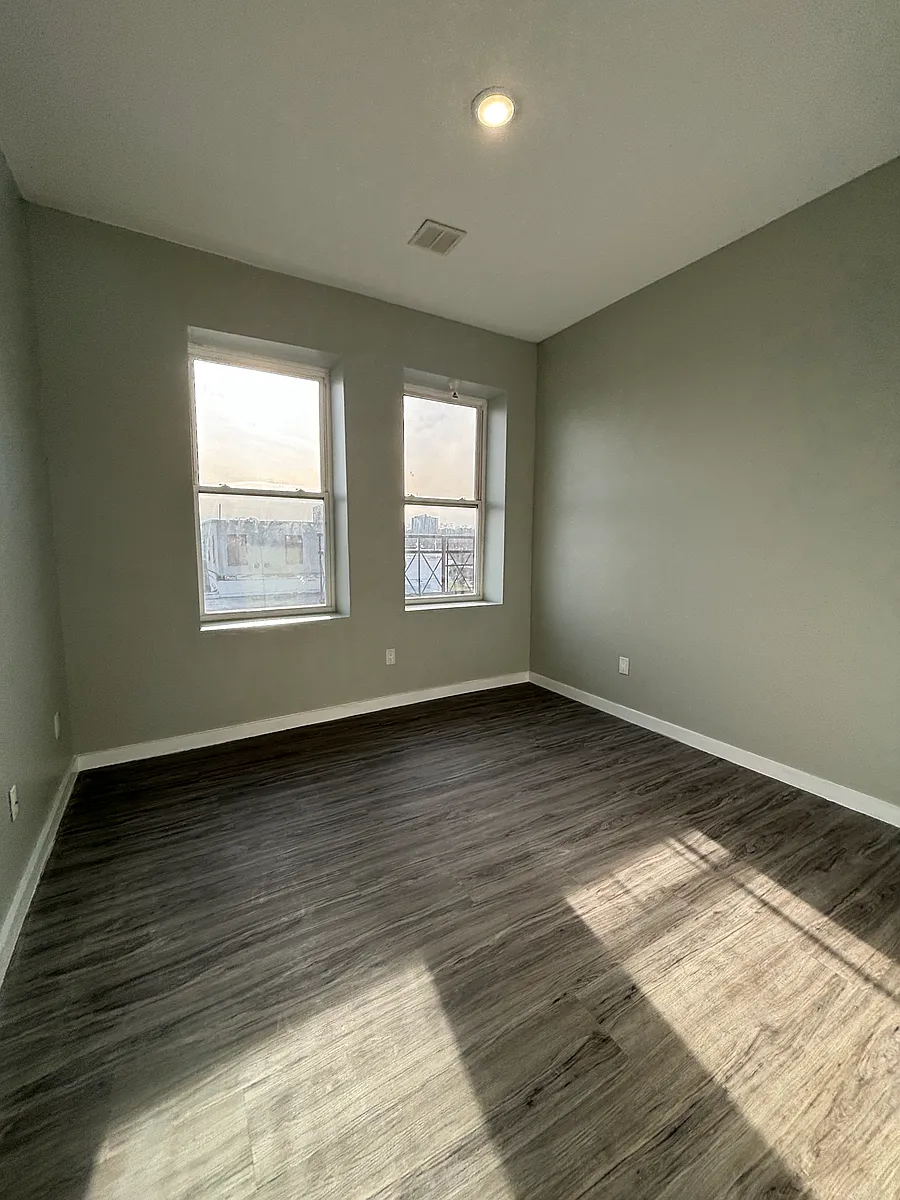 Building Photo - 98 Clinton Ave #402B