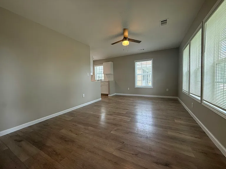 86 W Dempster Ave — Photo 5