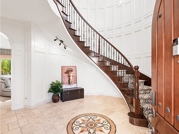 4th image of 878 N Landa Way