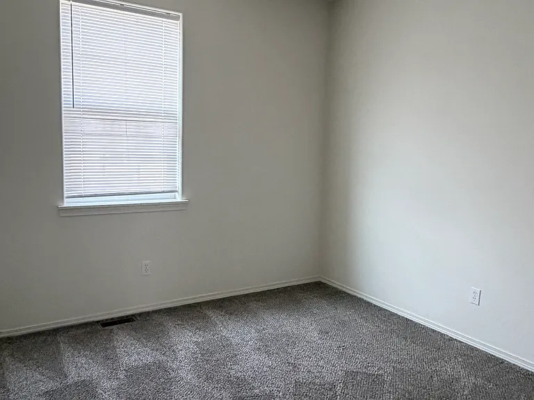 8412 Hudson Ct — Photo 8