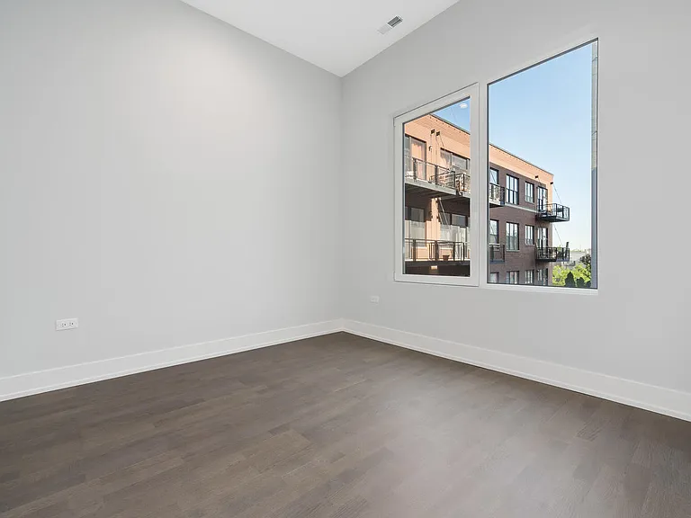 2137 W Madison St #303 — Photo 5