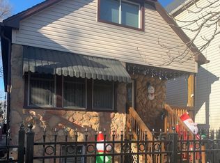 8748 S Saginaw Ave, Chicago, IL 60617