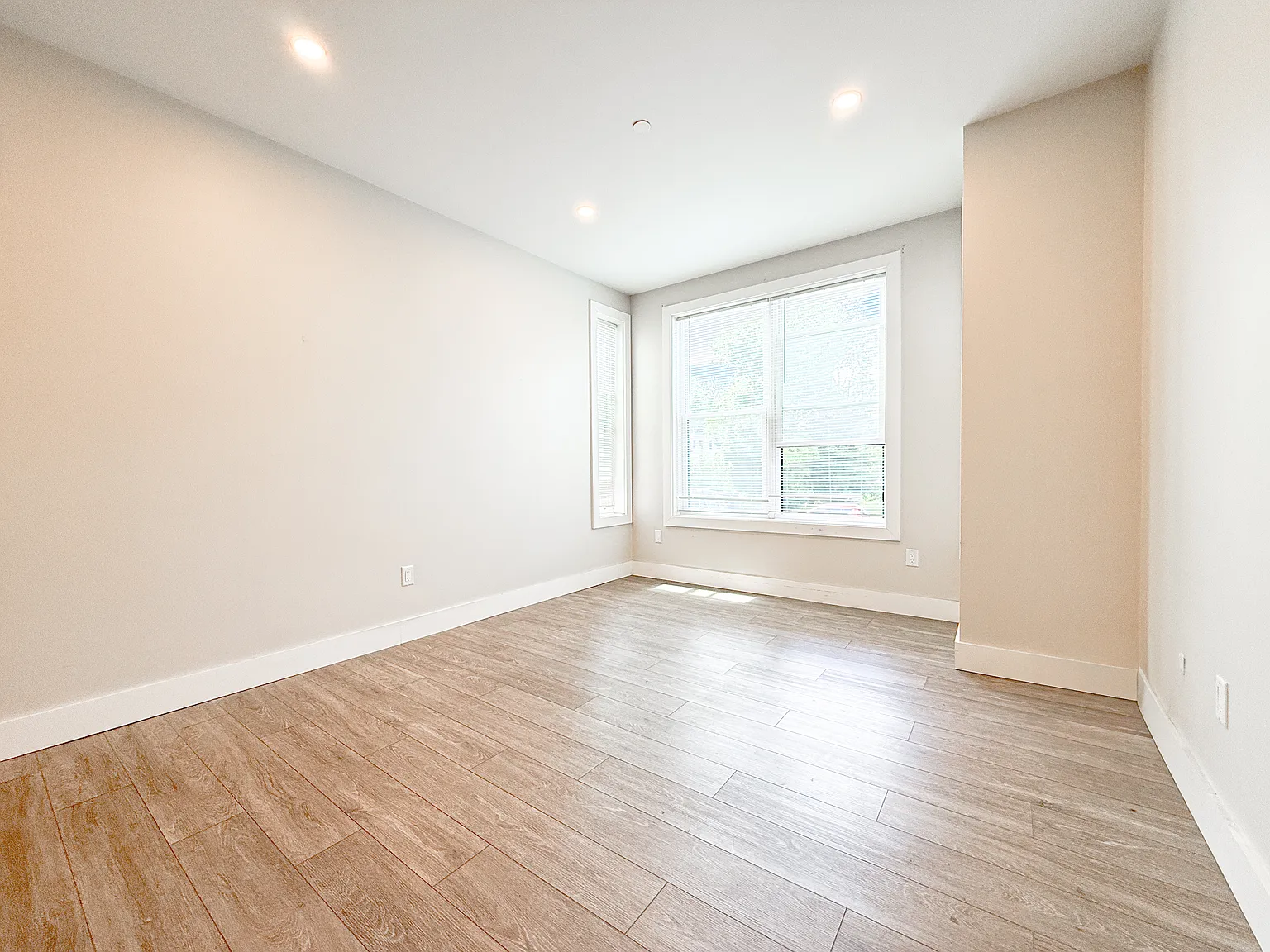 2 bed, 875 sqft, $3,000 — Photo 3
