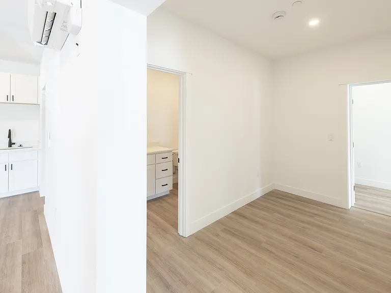 The Midland Apartments — Photo 18