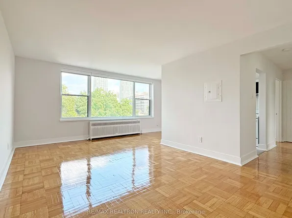 1545 Bathurst St #308, Toronto, ON M5P 3H6