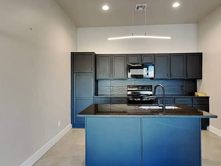 213 N Wright St — Photo 4